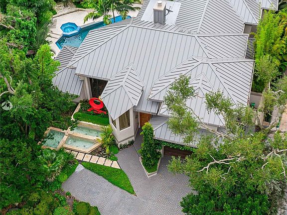 Front fountains, brand new metal roof & HUGE backyard.