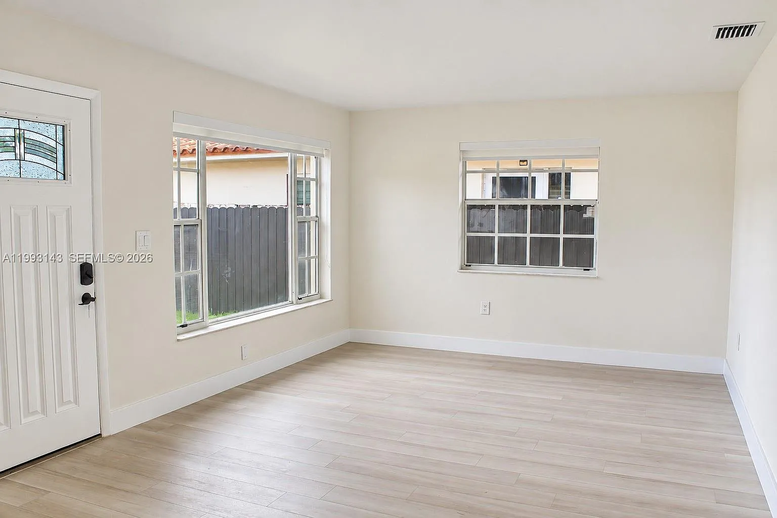 3 bed, 2.0 bath, 1737 sqft, $4,000 — Photo 2