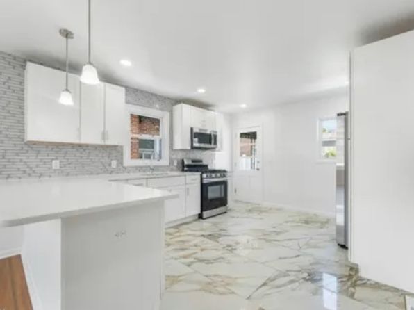 323 S Wood Ave #1