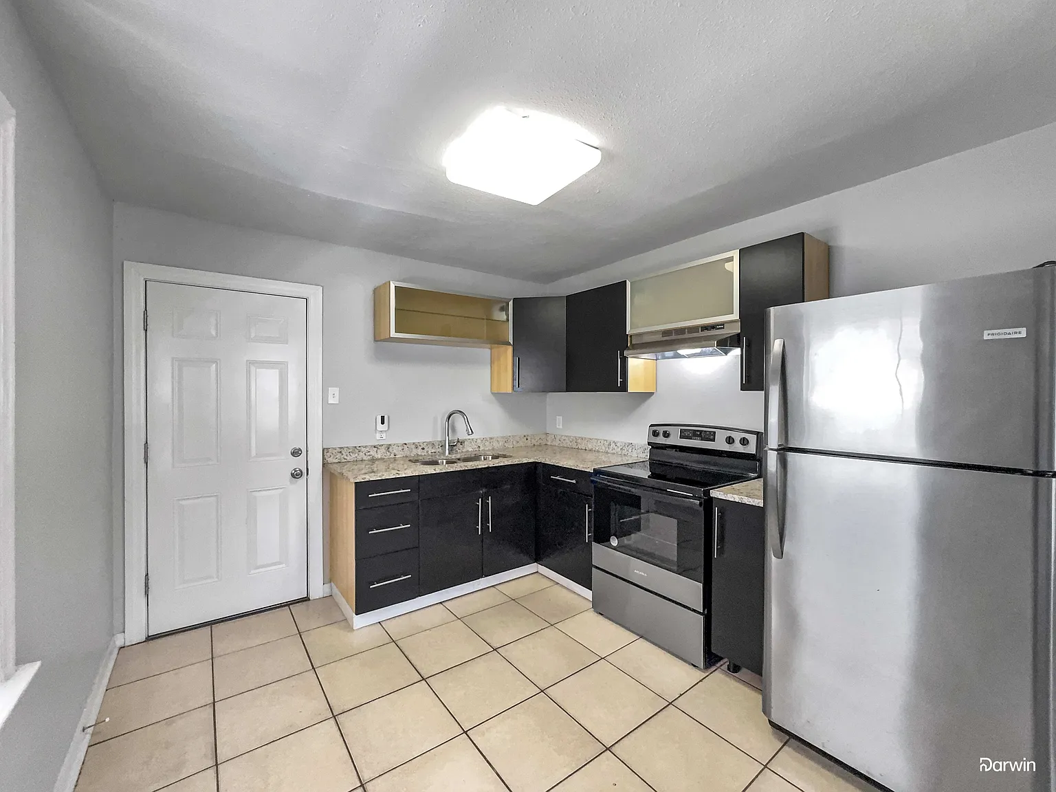 3 bed, 2.0 bath, 900 sqft, $2,200 — Photo 2