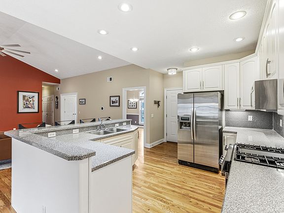 5th image of 3207 Barrington Dr