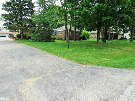 2nd image of 47810 Burton Dr