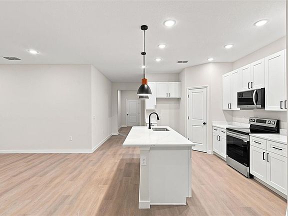 4th image of 25115 QUAKER RIDGE AVENUE
