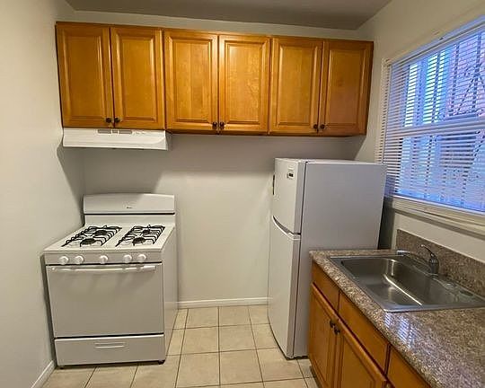 5th image of 3057 Leeward Ave APT 10