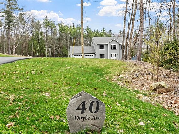3rd image of 40 Doyle Ave