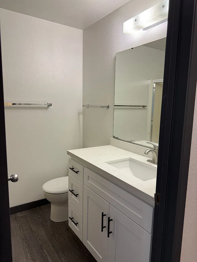 Davis Apartments — Photo 4