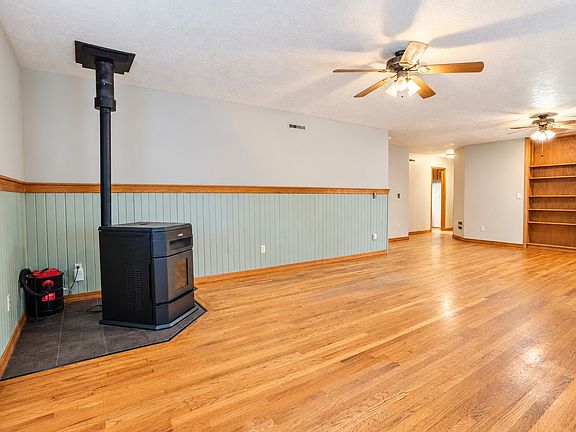 5th image of 426 Queens Way