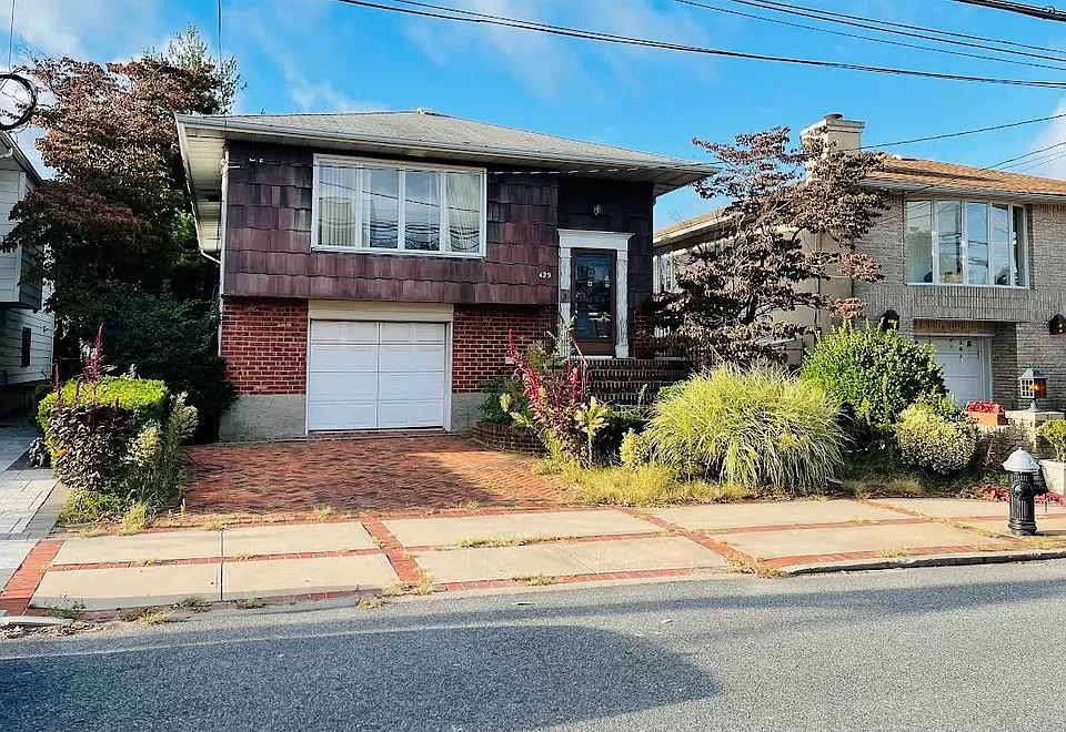 1st image of 429 Mayfair Dr