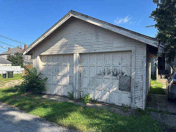 3rd image of 145 E Morrill Ave