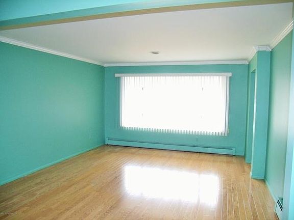 3rd image of 61 Millbrook Dr
