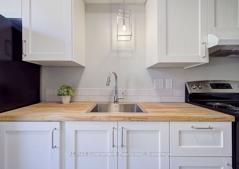 1st image of 830 Robinson St #102