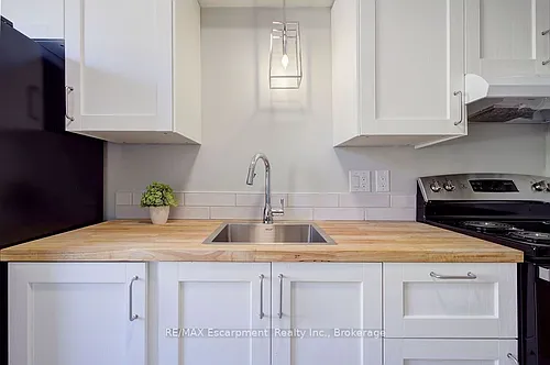 830 Robinson St #102 Photo 1