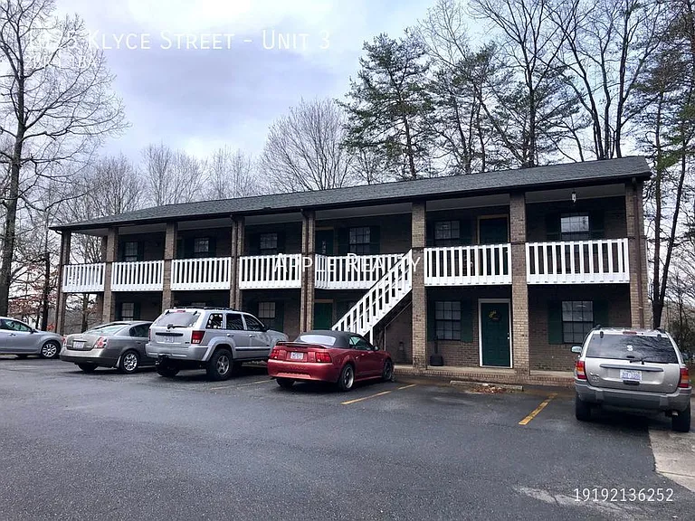 1025 Klyce St #3 — Photo 2