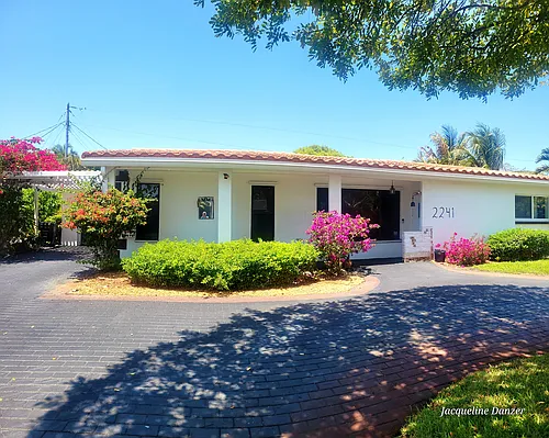 2241 NE 38th St #A Photo 1