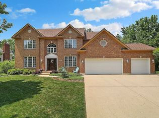 781 Wedgewood Dr, Crystal Lake, IL 60014