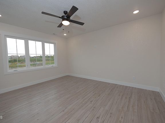 4th image of 507 46th St E