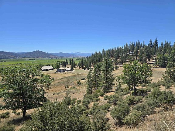 3rd image of 124 Chaparral Rd