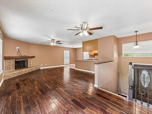 2nd image of 13 Fiddleleaf Ct