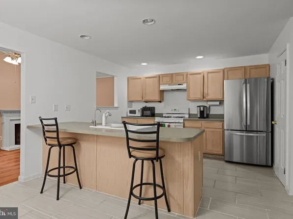 141 Marie Cir, Aston, PA 19014