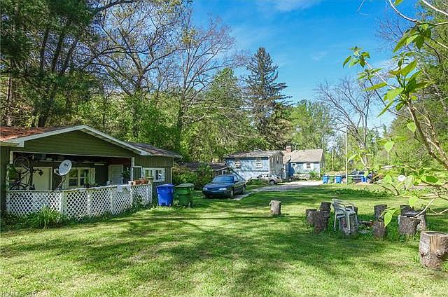 2nd image of 122.5 Johnston Blvd #2