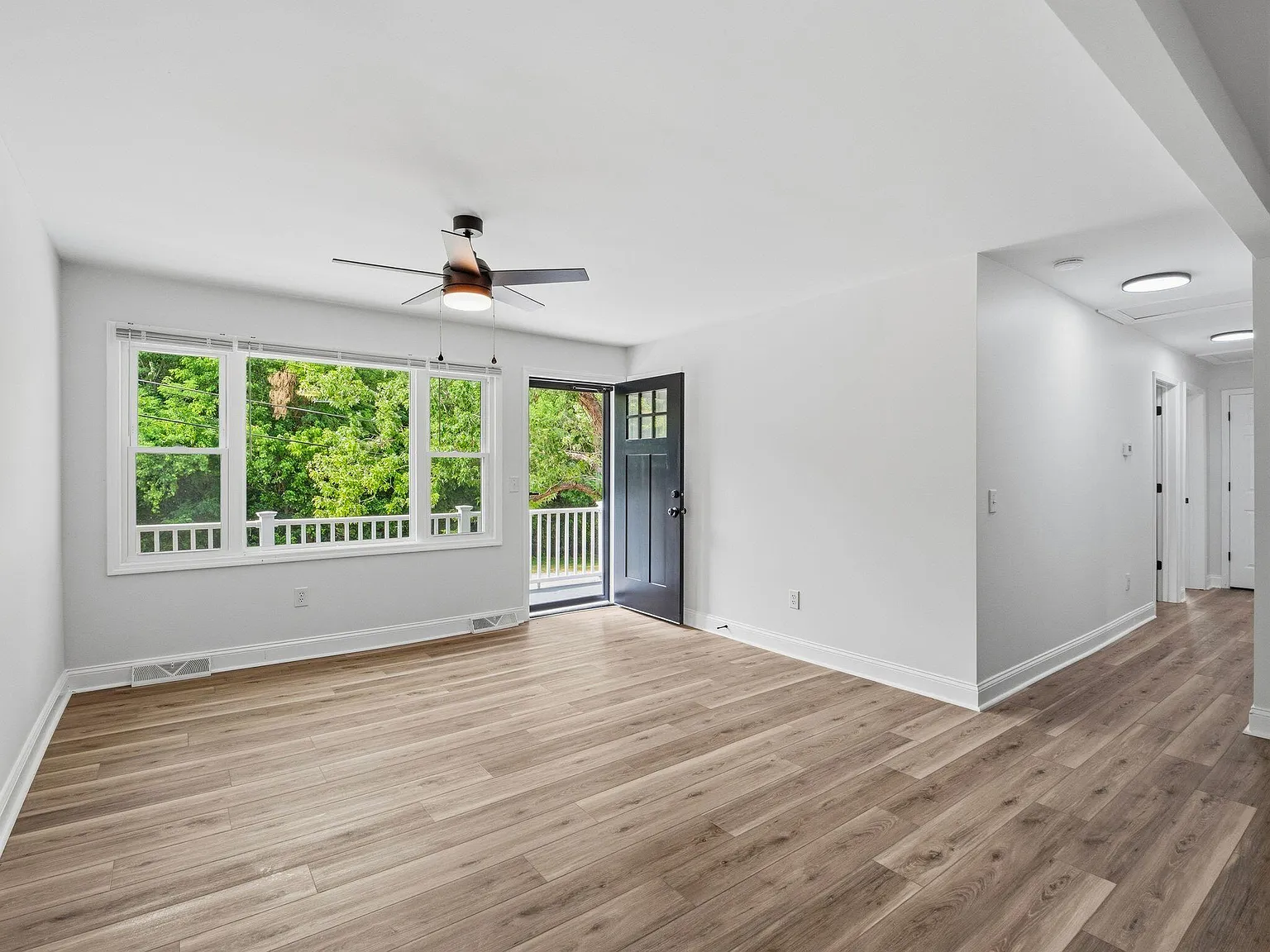 3 bed, 1.5 bath, 1134 sqft, $1,895 — Photo 3