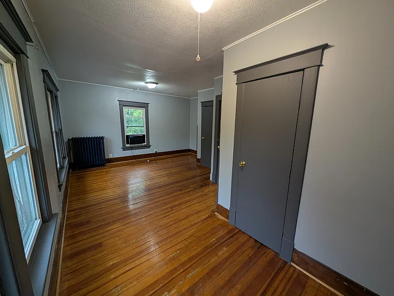 622 W 10th St #2 — Photo 10