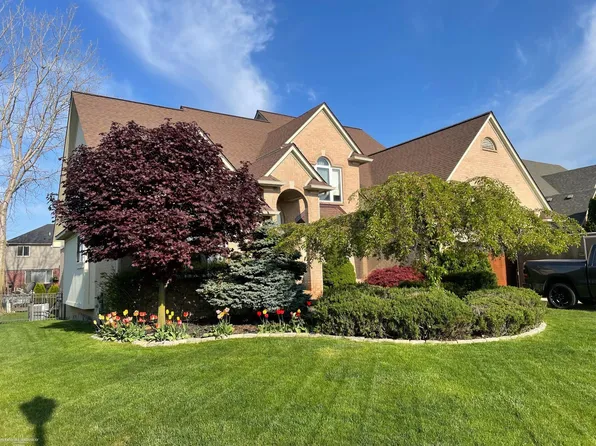 53577 Hubs Ln, Chesterfield, MI 48051