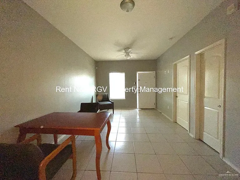 2010 Miroslava Ave #4 — Photo 12