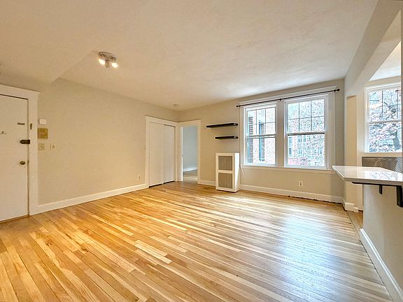 5th image of 110 Lanark Rd APT 8