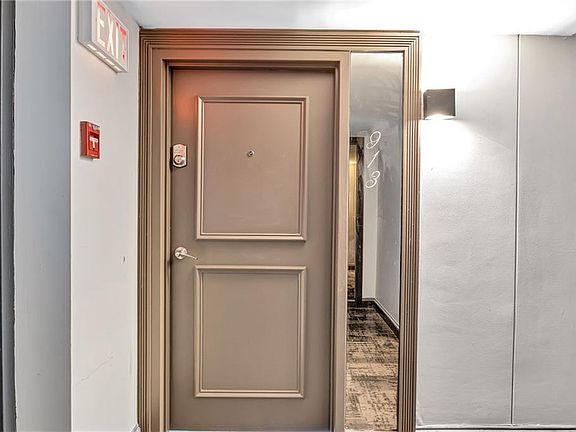 4th image of 2460 Peachtree Rd #913