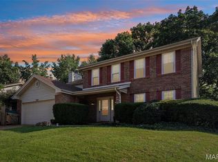 800 Eaglebrooke Dr, Ballwin, MO 63021