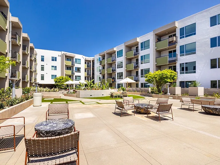 Outdoor Seating Area | Brio Apartments | Apartment in Glendale, CA