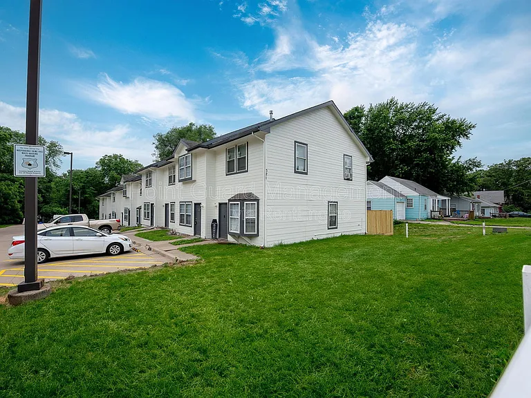 321 W South Ave — Photo 43