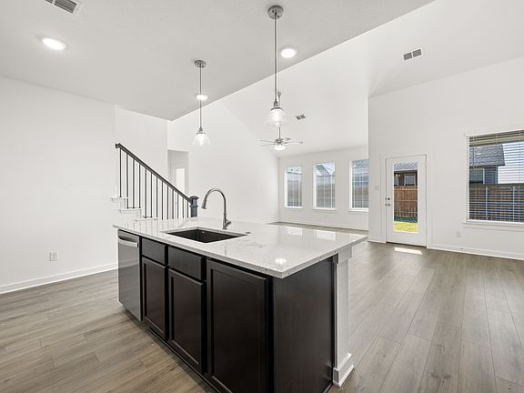 16_6937 Freight Train- Kitchen-4