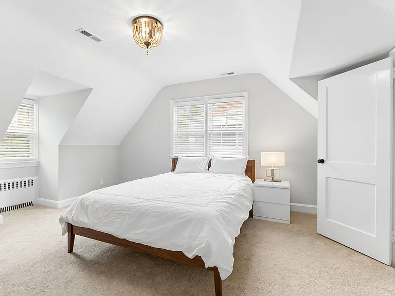 910 Baldwin Ave — Photo 33