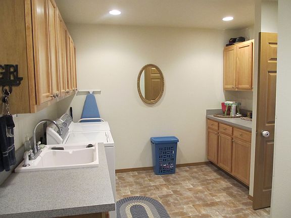 Oversized laundry/mud room