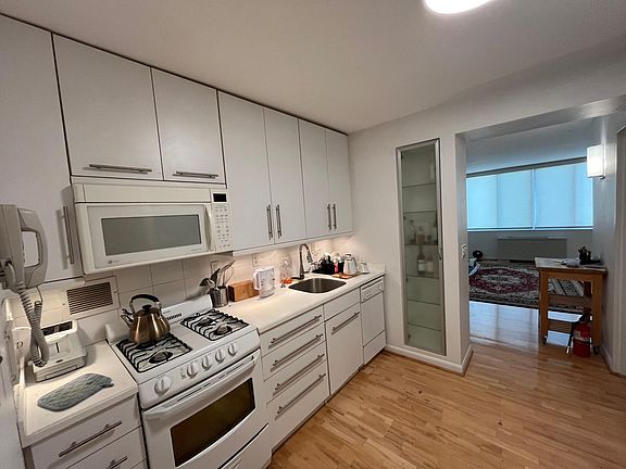 kitchen (left side #2)