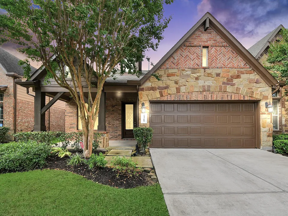 24219 Peralta Glen Ln