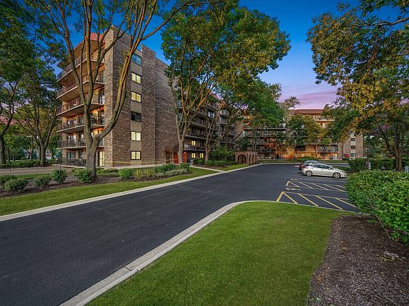 3rd image of 35 S Baybrook Dr Unit 103