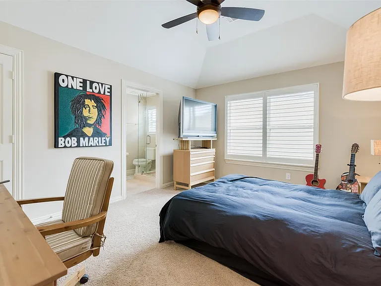 1826 Jade Hollow Ln — Photo 32