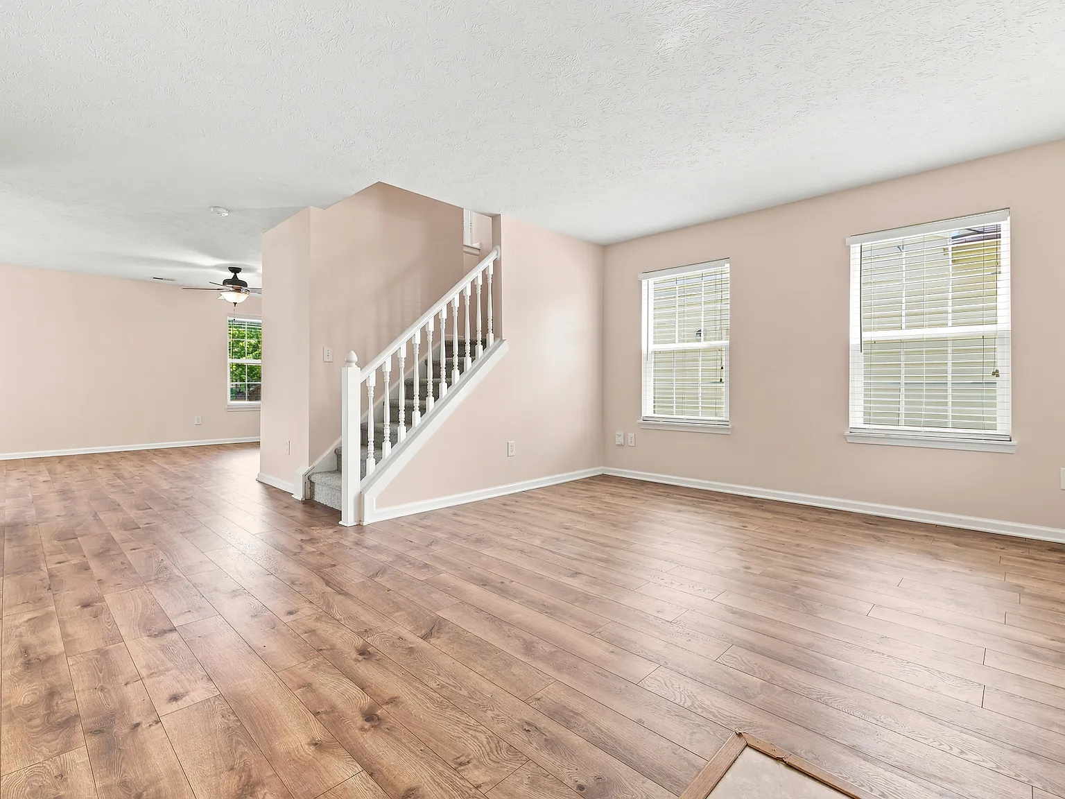 3 bed, 2.5 bath, 2056 sqft, $2,200 — Photo 3