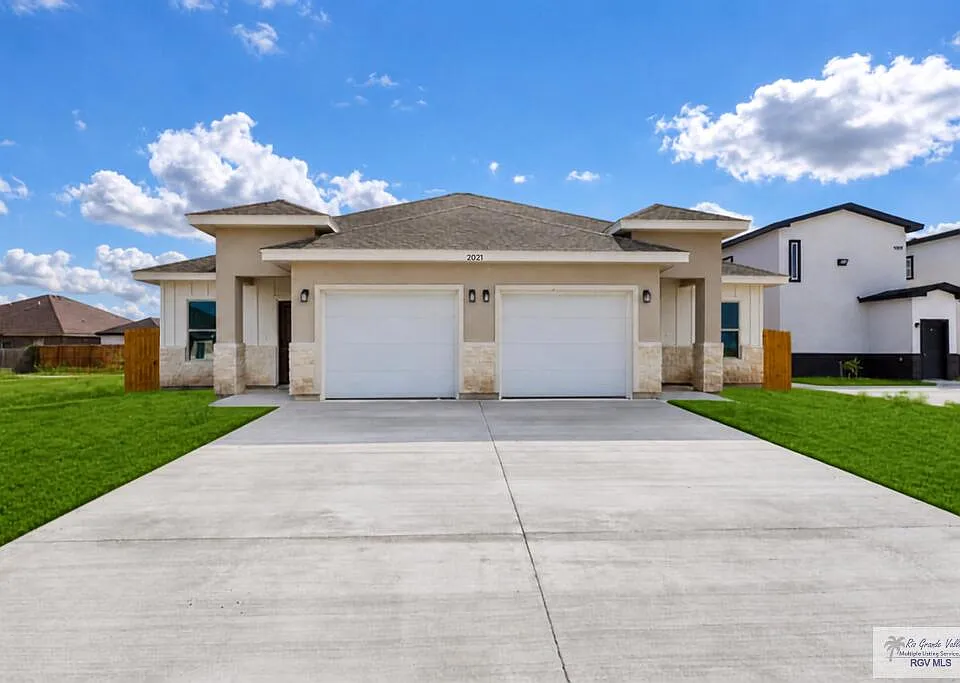 1014 Escondido Ln