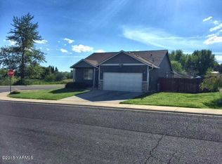 300 Concord Ln, Zillah, WA 98953