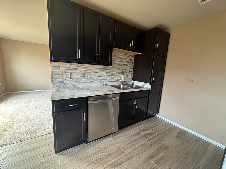370 Wilmington Dr #D2 — Photo 8