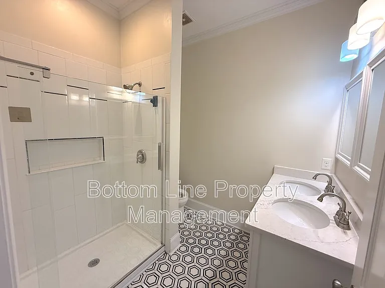706 S Chester St — Photo 16