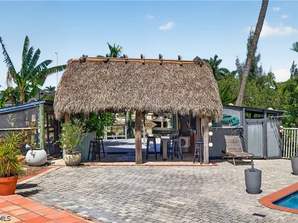 18310 Pioneer Rd, Fort Myers, FL 33908