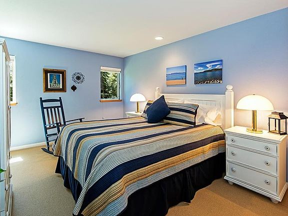 3rd image of 907 Southwood Blvd #9