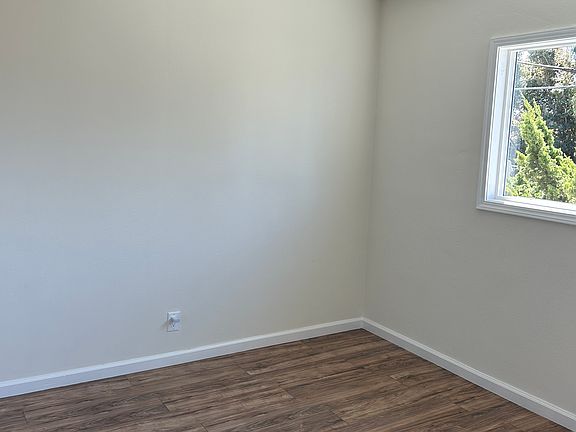 5th image of 1115 W 111th St #4