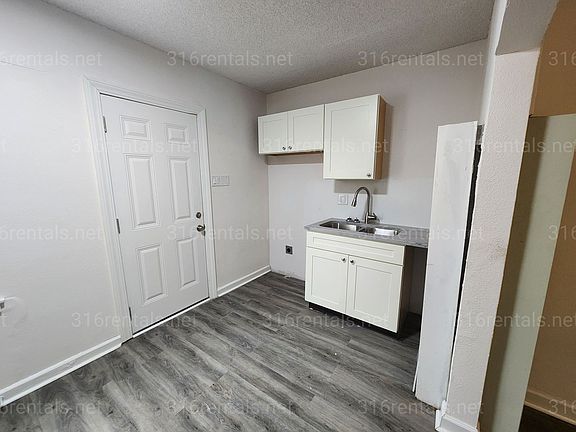 3rd image of 847 N Glendale St APT 2