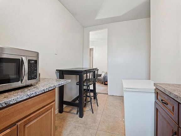 3rd image of 965 Glenmore Ave #3FAMILY